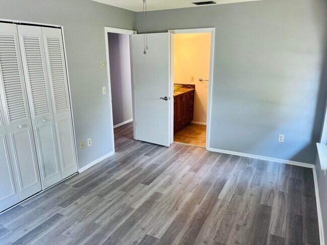 Building Photo - 4116 NW Cinnamon Tree Cir