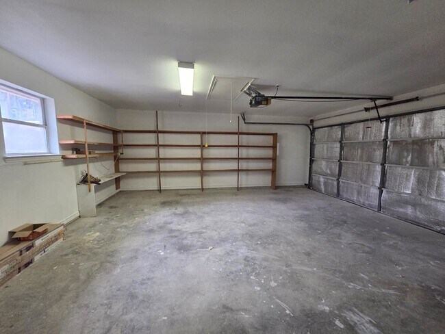 Building Photo - 1303 Malibu Dr