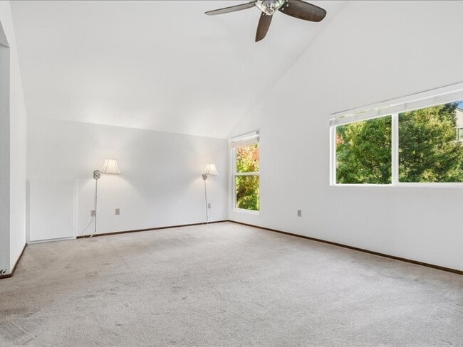 Building Photo - 1304 Foothill Dr