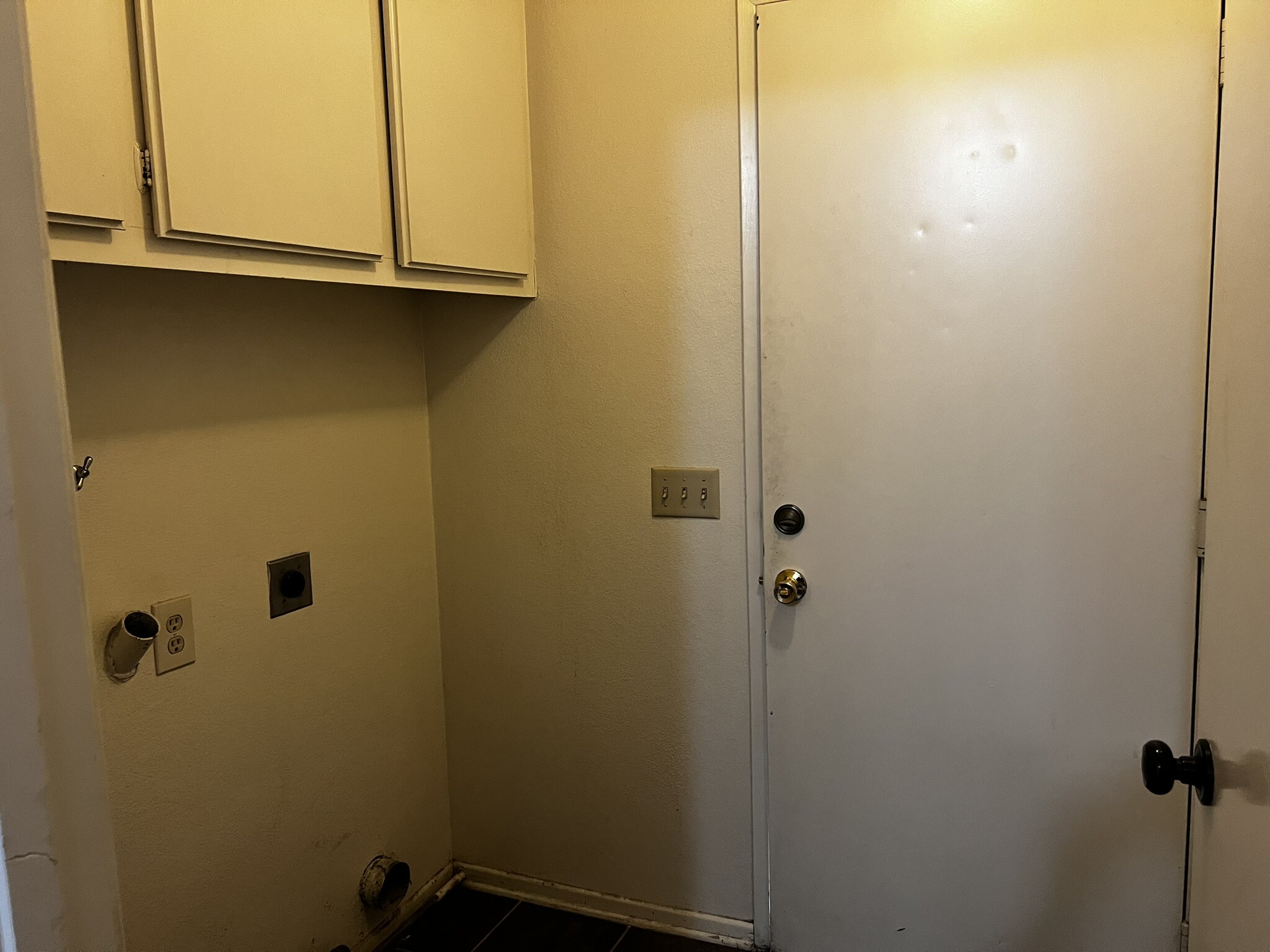 Laundry Area - 2716 W Avenue K4