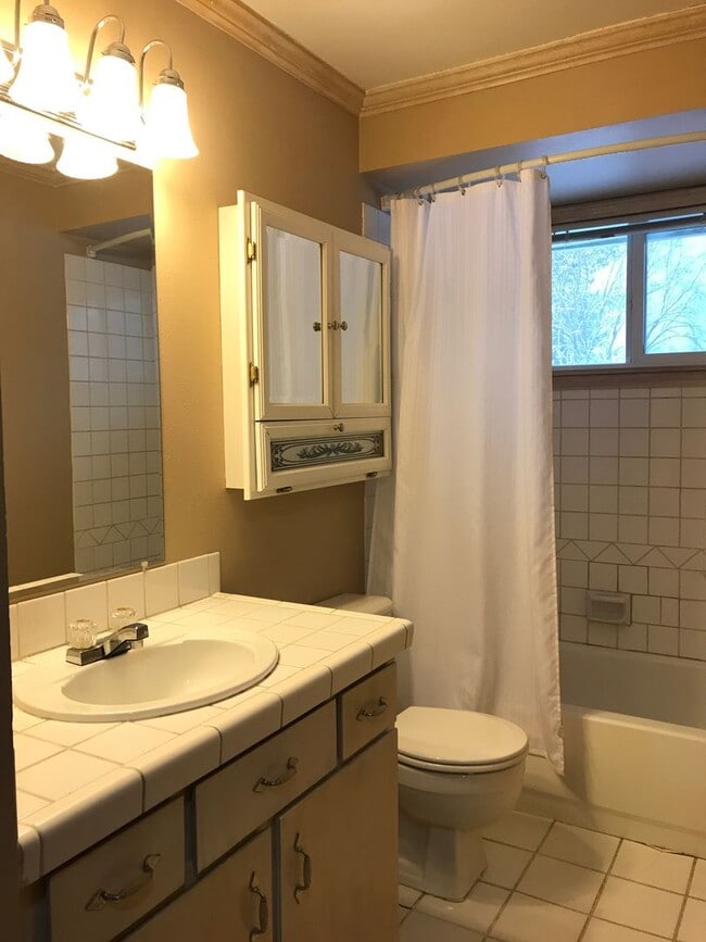 Building Photo - Brentwood Classic Home
