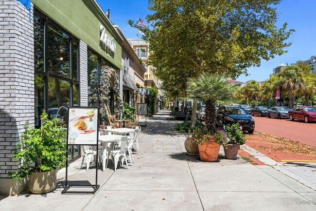 Building Photo - 3574 Evergreen Way