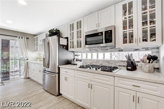 Building Photo - 7 Old Lake Cir