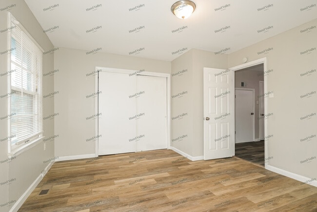 Building Photo - 9947 Lark Ave