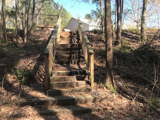 Building Photo - 327 Hidden Creek Ln