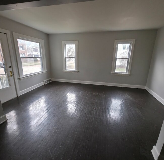 Building Photo - 3219 W 114th St