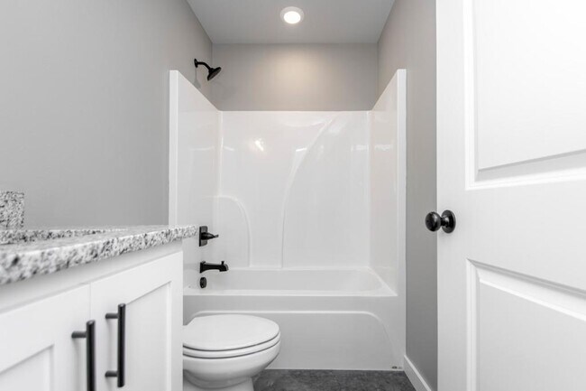 Building Photo - 106 Hemlock Ave