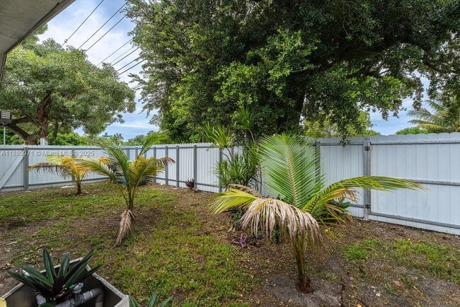 Building Photo - 5551 SW 37th St