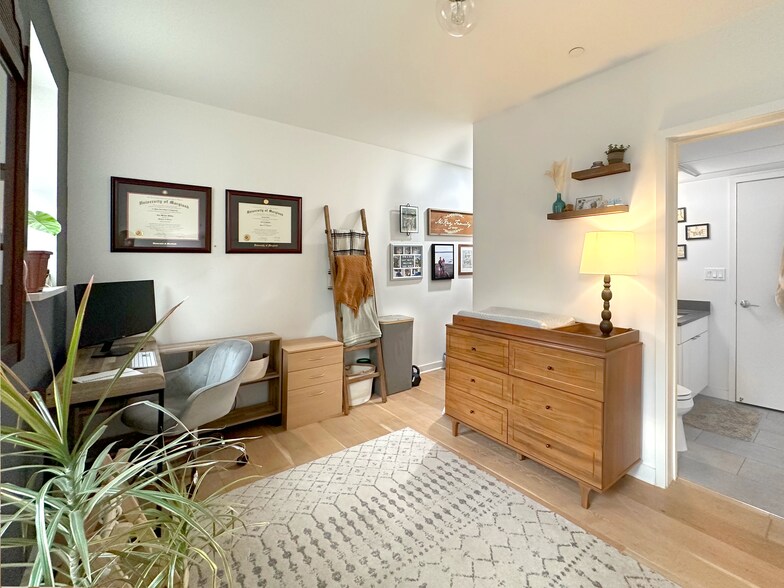 Bedroom - 129 W St NW