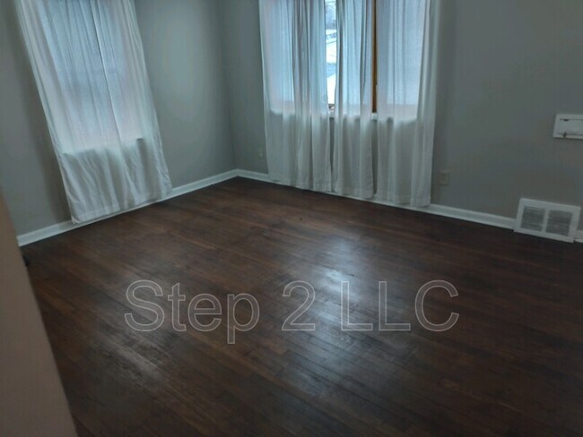 Building Photo - 5048 Claremont Blvd