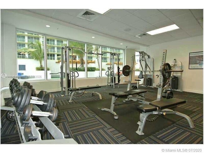 Building Photo - 1750 N Bayshore Dr