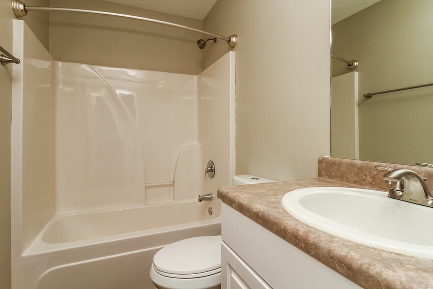 Building Photo - 597 Butternut Trce