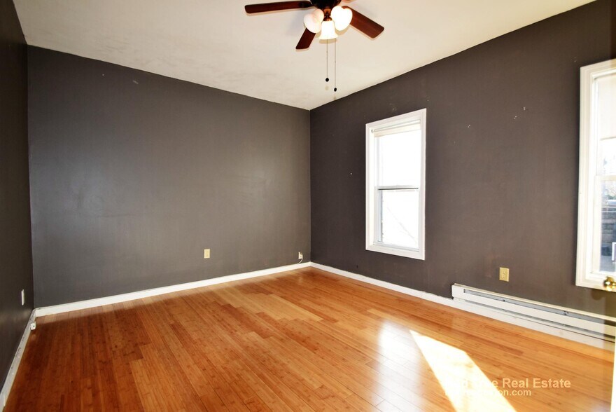 Building Photo - 72 Mozart St