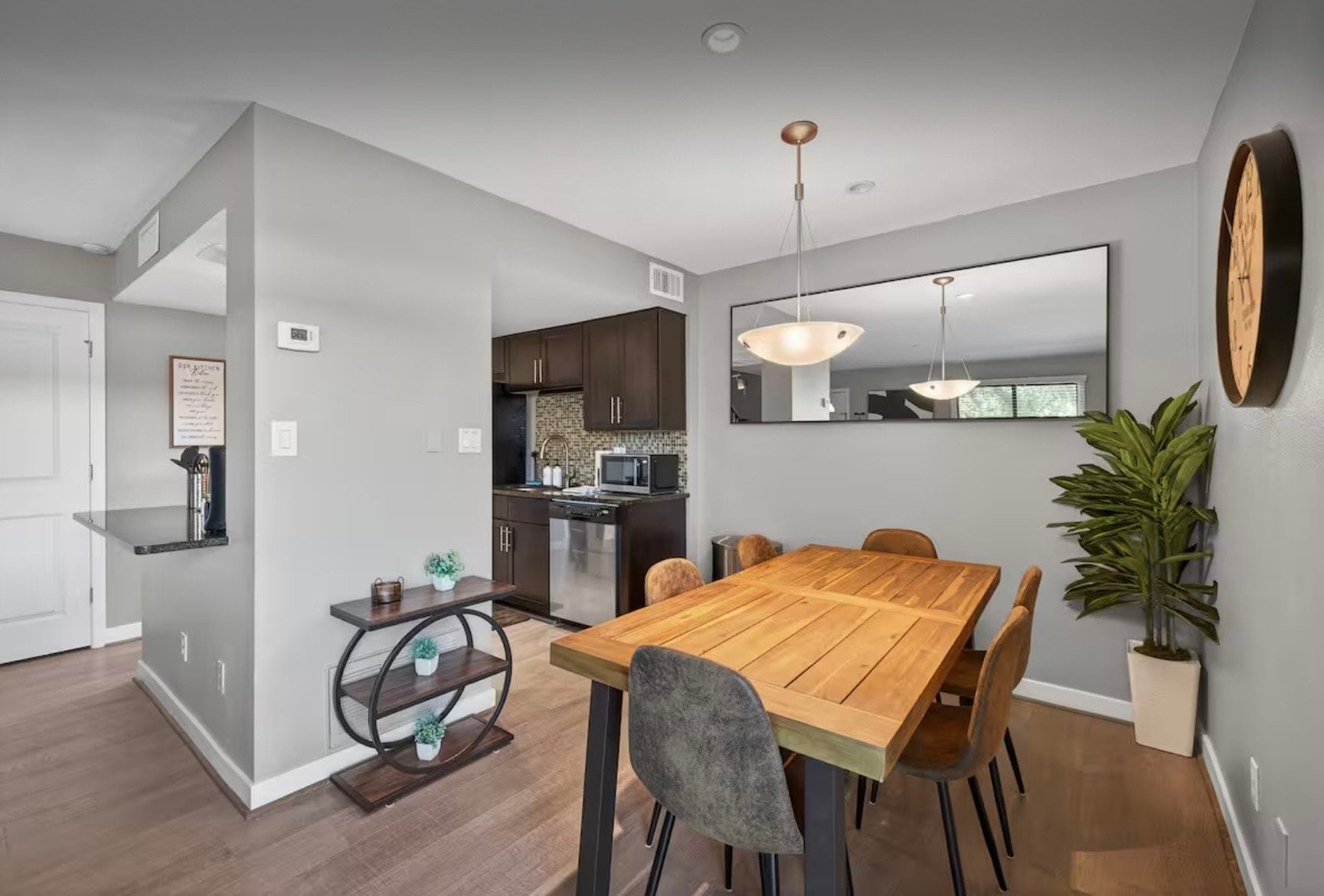 Building Photo - 7845 E Valley Vista Dr