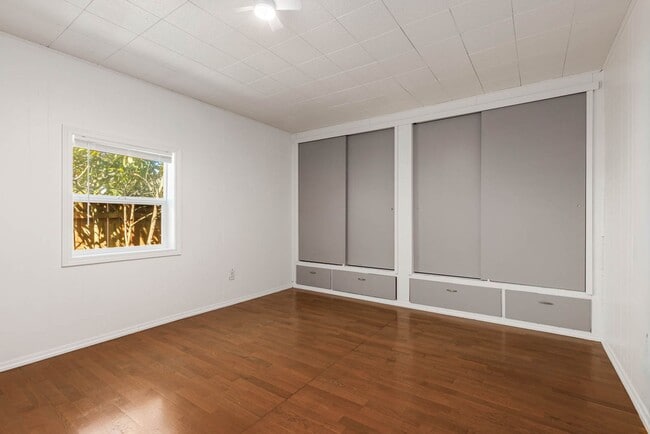 Building Photo - 15577 9th Ave NE