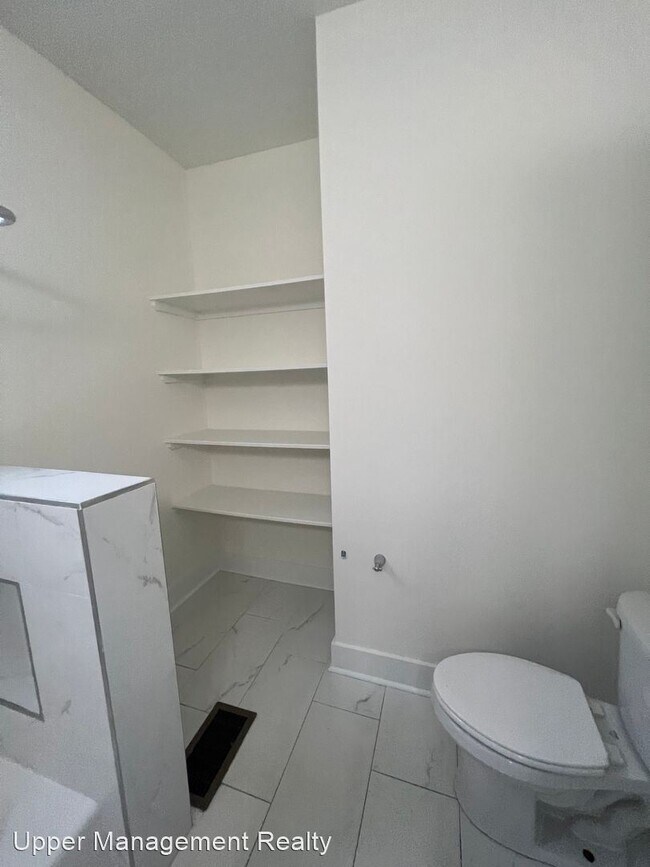 Building Photo - 4 br, 2 bath Apartment - 1531 - 1533 Lower...
