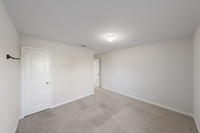 Building Photo - Welcome Home to Your Rental Home Retreat!