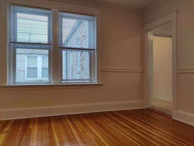 Building Photo - 8 Barrows St