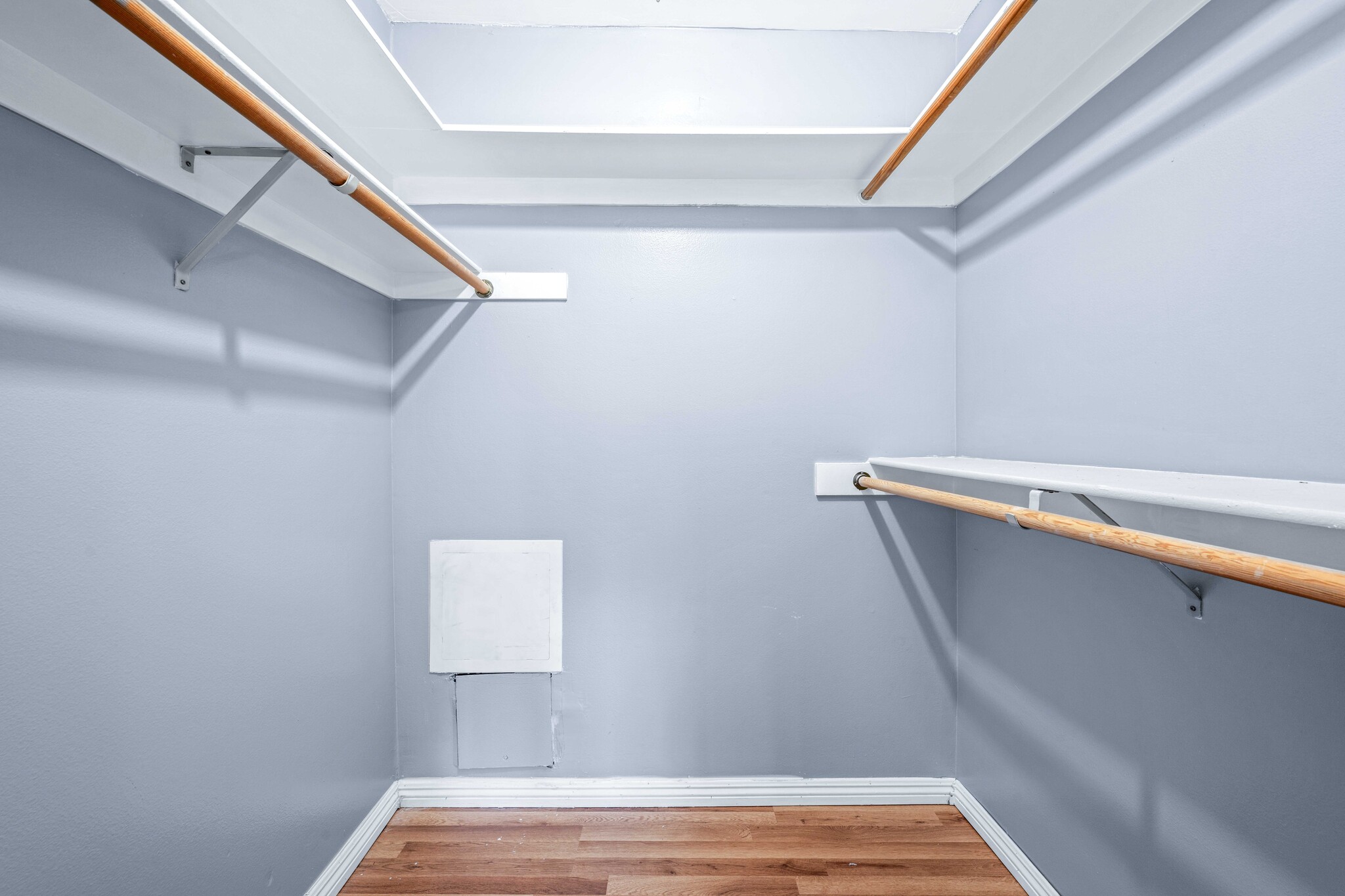 Walk in Closet - 12801 Moorpark St