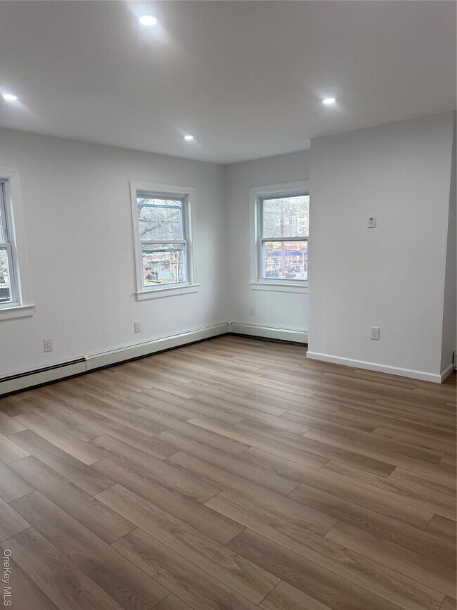 Building Photo - 21 Continental Pl