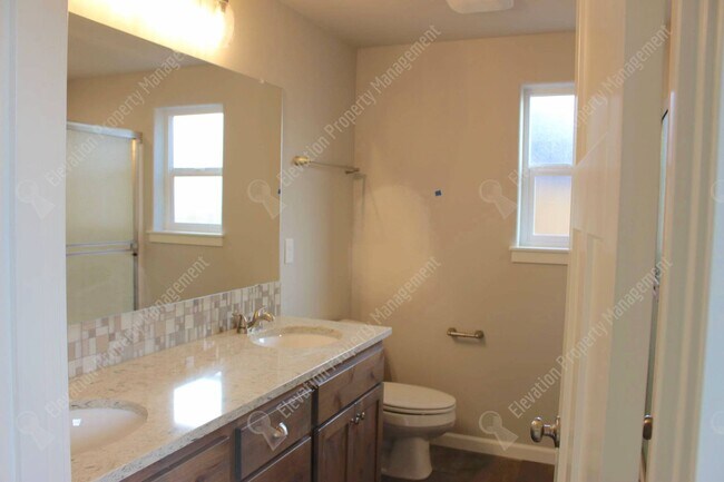 Building Photo - Newer single-level 3 BR home in NW Redmond with fenced backyard and RV parking