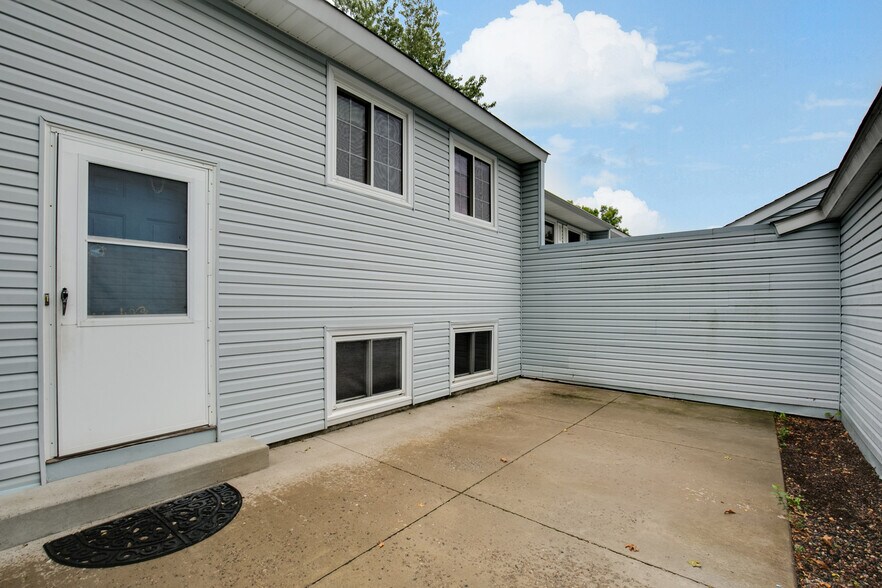 Building Photo - 12115 Drake St NW