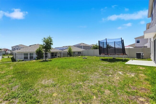 Building Photo - 1330 Current Pl