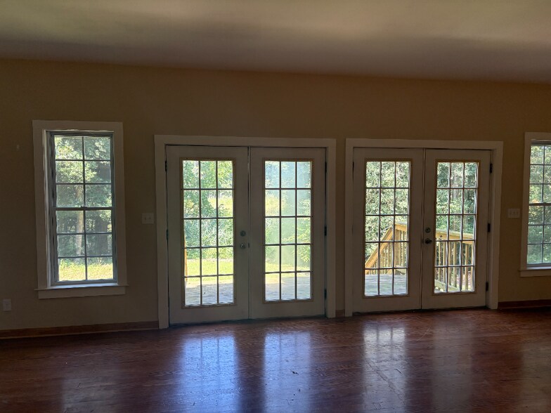 Building Photo - 36407 Fir Dr