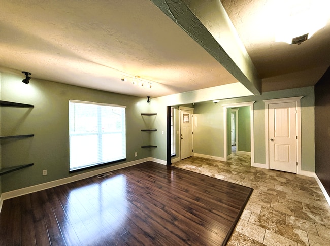 Building Photo - 5324 Eden Dr