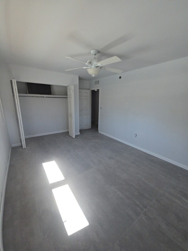 Building Photo - 11610 N Bayshore Dr