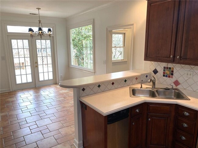 Building Photo - 7155 Roswell Rd