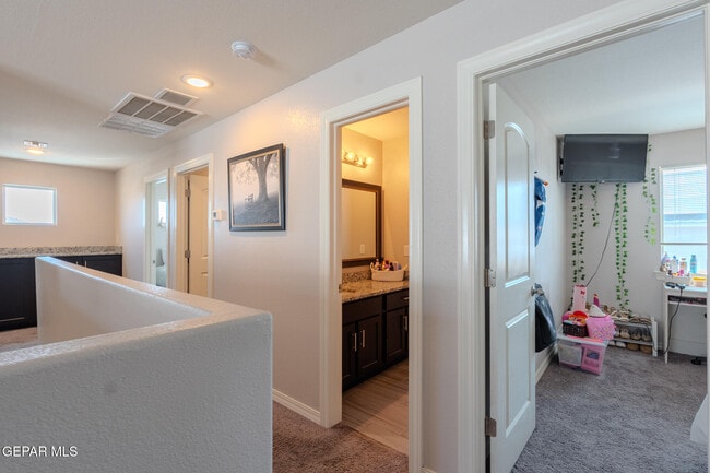Building Photo - 305 Del Palmar