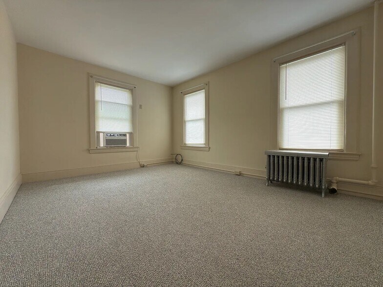Building Photo - 88 Seneca Ave
