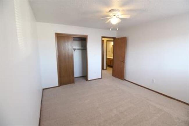 Building Photo - 481 Lindale Dr