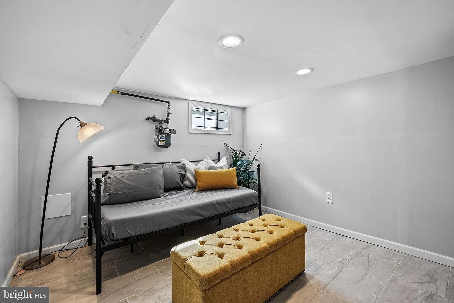 Building Photo - 926 W Pratt St