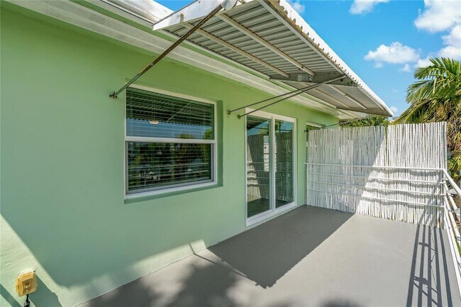 Building Photo - 8441 Bayshore Dr