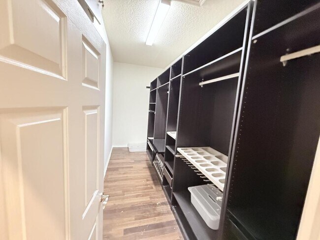 Building Photo - 8055 Glitter Ct