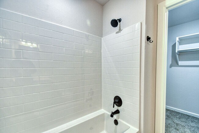 Building Photo - 932 Varenna Ct