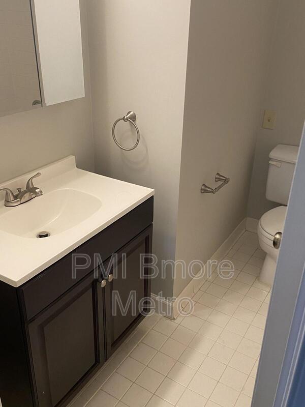 Building Photo - 5712 Roland Ave