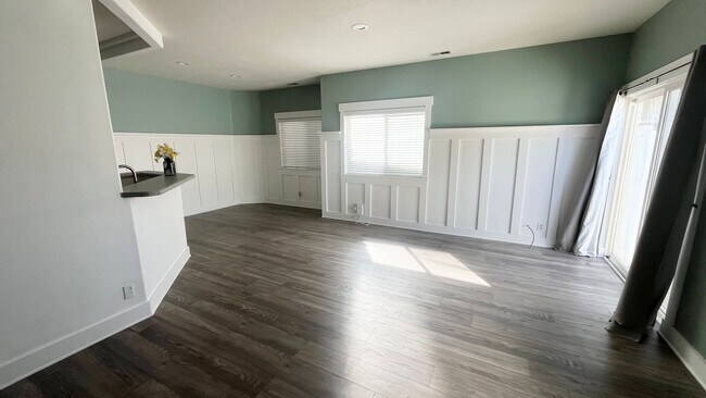 Building Photo - 3 Bedroom/2.5 Bathroom Condo in Riverton
