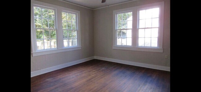 Building Photo - 3415 Northview Dr
