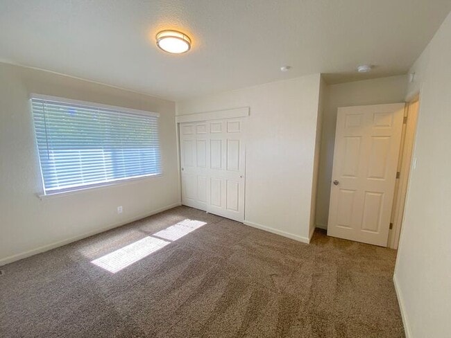 Building Photo - Like Brand New! - Single Story House in North Central Reno
