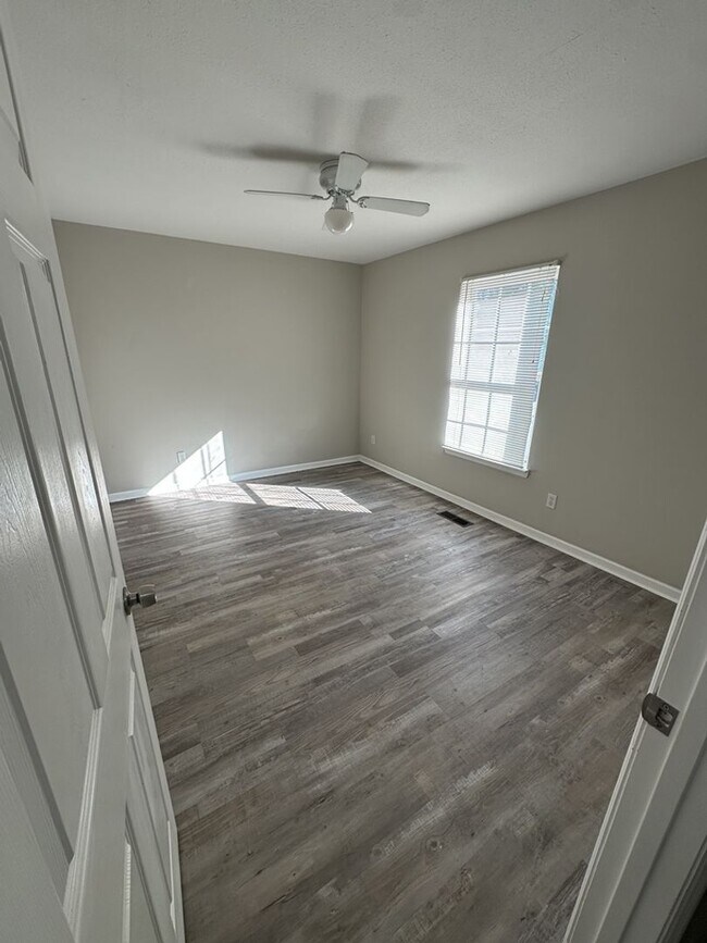 Building Photo - 2 Bedroom 1 Bathroom in Beautiful Chickamauga! Pet Friendly!