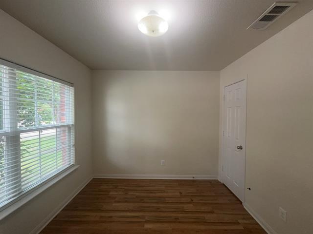 Building Photo - 10009 Iron Ridge Dr