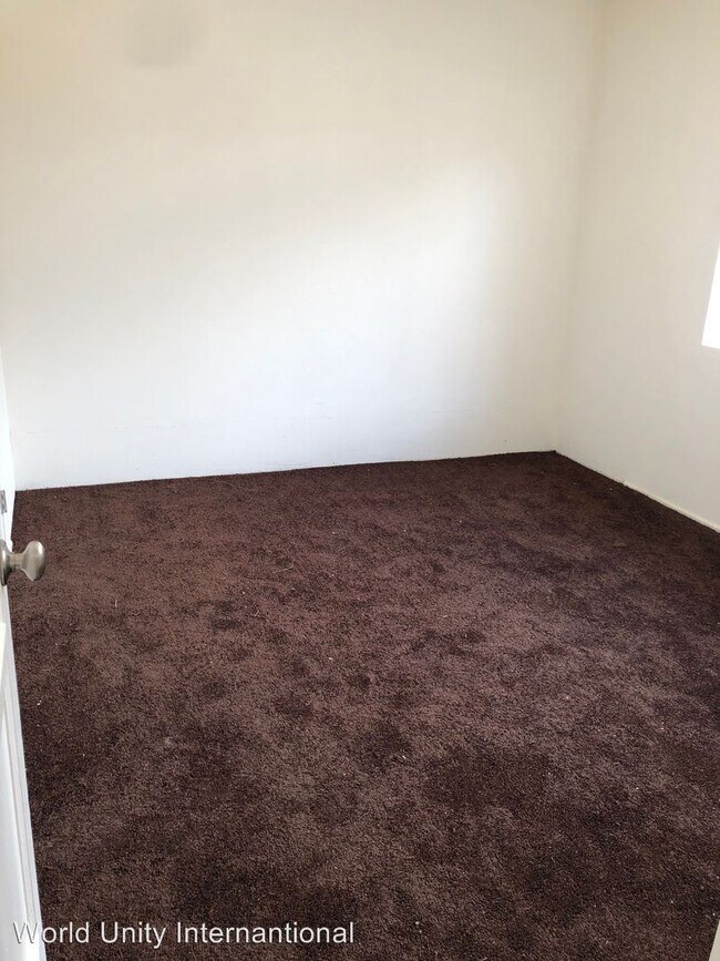 Building Photo - 100-140 Rose Ln