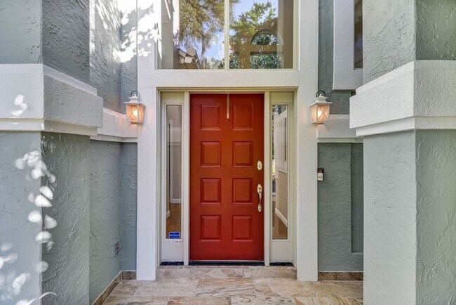 Building Photo - Walk to the beach from this Amelia Island ...