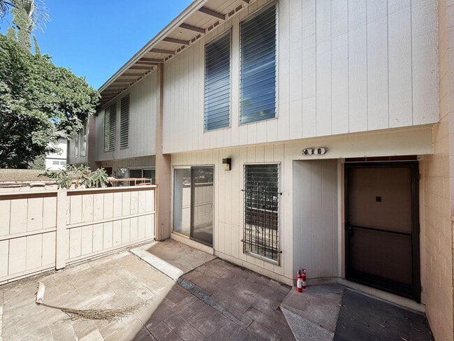 Building Photo - Recently Refreshed Makakilo Condo