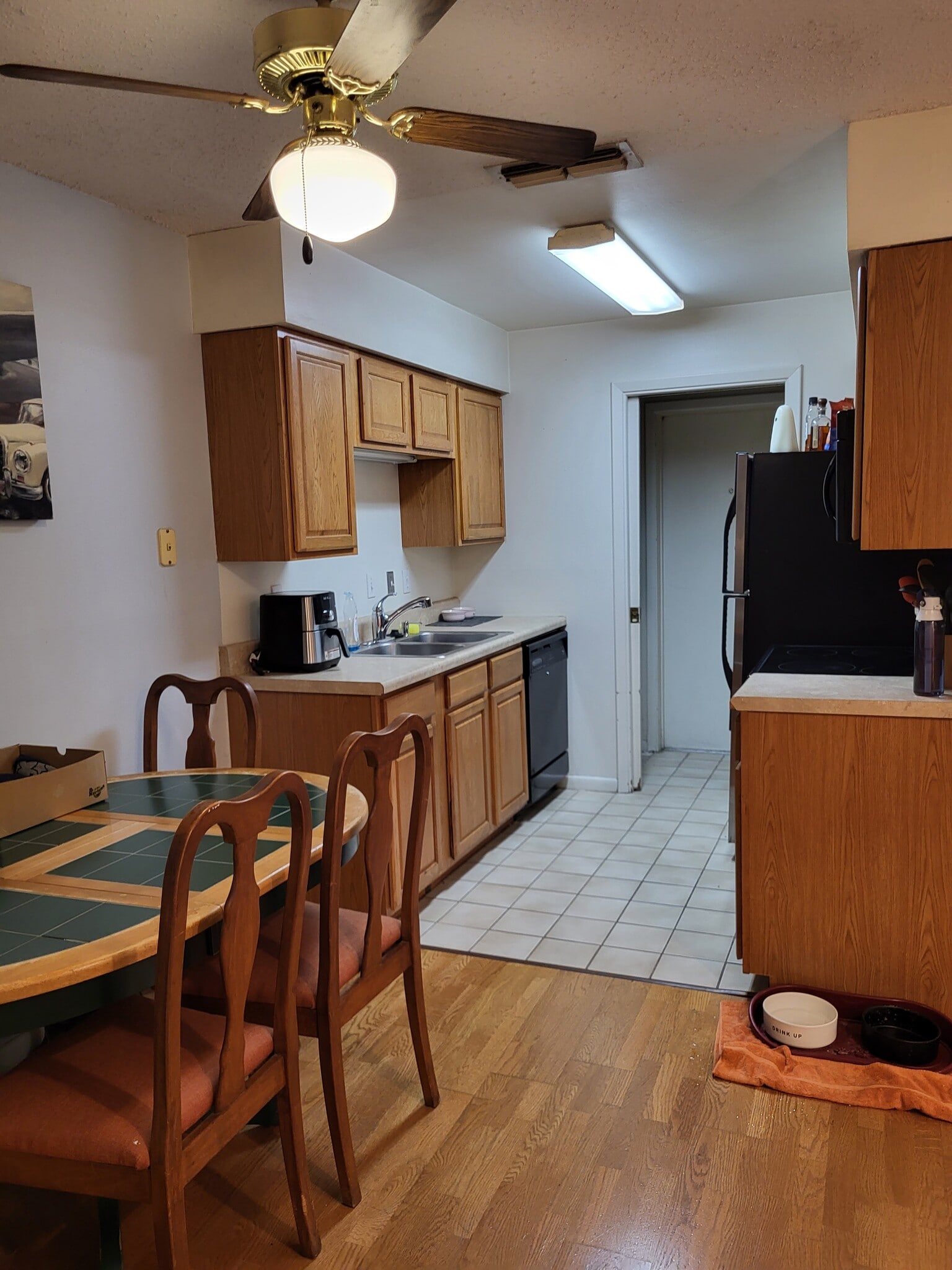 Dining area off of kitchen - 1210 E Jackson St