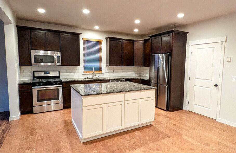 Building Photo - 625 Covington Ave