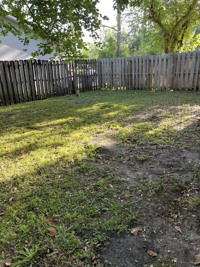 Building Photo - 5105 Hollycrest Dr